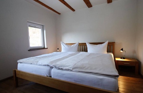 Plutscheid Cama Y Desayuno | Cabaña de 10 camas, 3 baños, 4 habitaciones - Gasthaus-Pension-Rest. Geimer