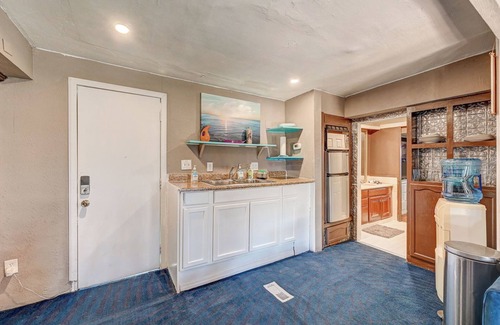 Winchester Casa | 10 Bedroom Botanical Oasis - Entertainment Paradise - Perfect for Group Getaways