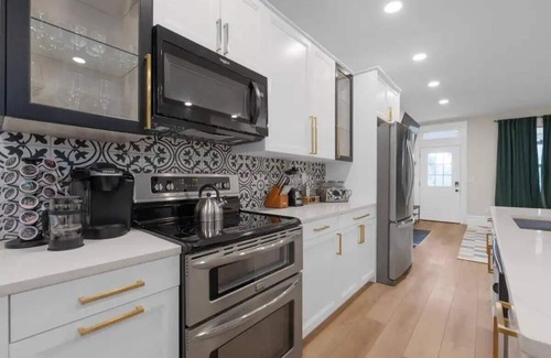 Glen Echo Casa | 10-Bedroom Escape with Fenced Yard and Games