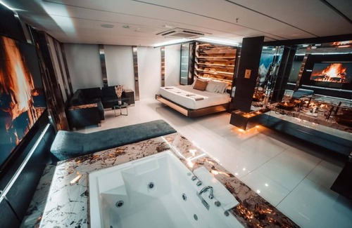 Lalinde Apartamento | 10 bedroom Luxurious Sultan's Penthouse(lleras park) Bachelor friendly