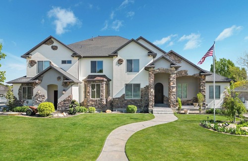 Riverton Casa | 10 Bedroom Luxury Home with Gym and Theatre Room