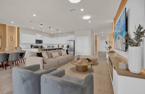 Four Corners Casa | 10 Bedrooms/8 Bathrooms/Windsor Cay (15981CC)