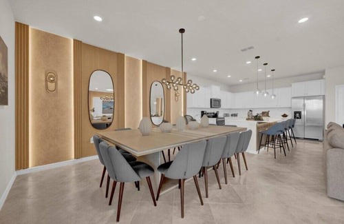 Four Corners Casa | 10 Bedrooms/8 Bathrooms/Windsor Cay (15981CC)