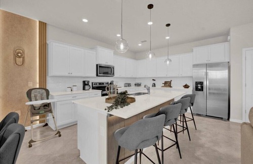 Four Corners Casa | 10 Bedrooms/8 Bathrooms/Windsor Cay (15981CC)