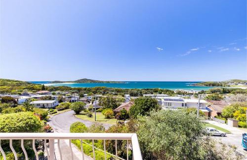 Fingal Bay Casa | 10 Garuwa Street - Fabulous Fingal Bay water views