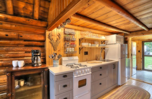 Rangeley Cabina | 10 Haines Landing - We love this classic cabin! Pet friendly and gorgeous views!!