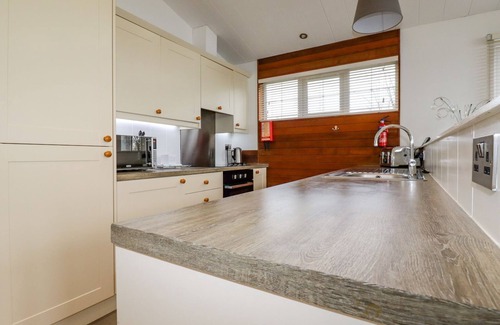 Dobwalls Cabaña | 10 HORIZON VIEW, pet friendly, luxury holiday cottage in Dobwalls
