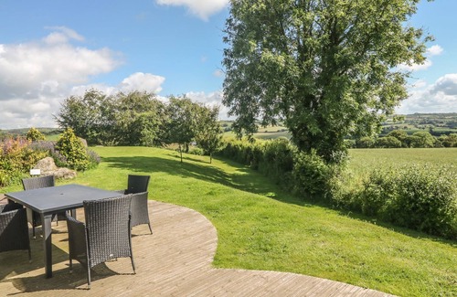 Dobwalls Cabaña | 10 HORIZON VIEW, pet friendly, luxury holiday cottage in Dobwalls