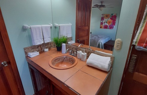 San Isidro Apartamento | 10 km's From SJO Airport In the Cool Hills of the Central Valley!