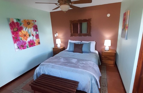 San Isidro Apartamento | 10 km's From SJO Airport In the Cool Hills of the Central Valley!