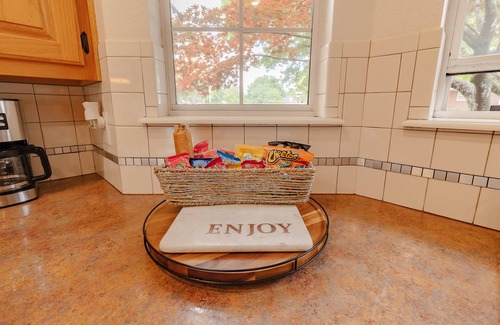 Springdale Casa | 10 mi from University! Centrally located in NWA