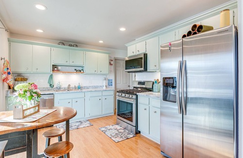 Lakewood Casa | 10 Mi to Dtwn Denver: Lakewood Home w/ Patio