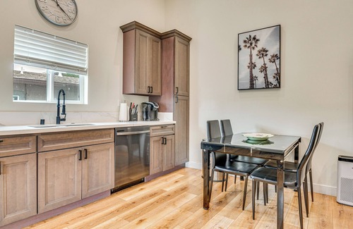 Rosemead Cabaña | 10 Mi to Dtwn LA: Cat-Friendly Rosemead Cottage