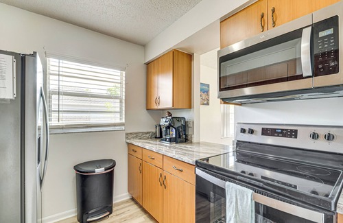 Silver Springs Shores Cabaña | 10 Mi to Dtwn Ocala: Dog-friendly Home w/ Fire Pit