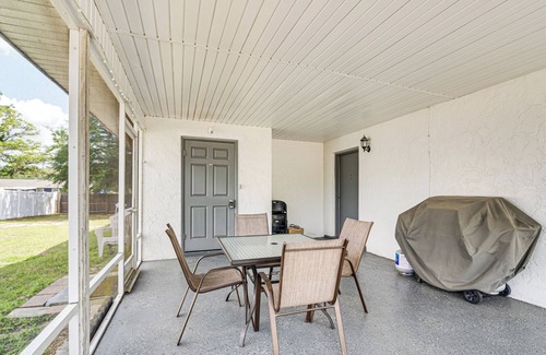 Silver Springs Shores Cabaña | 10 Mi to Dtwn Ocala: Dog-friendly Home w/ Fire Pit