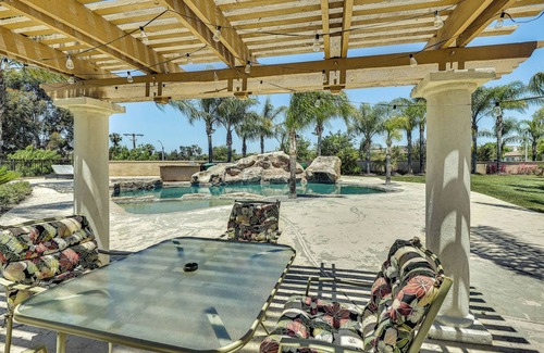 Alessandro Heights Apartamento | 10 Mi to Dtwn: Riverside Triplex w/ Pool