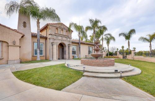Alessandro Heights Apartamento | 10 Mi to Dtwn Riverside Triplex with Pool