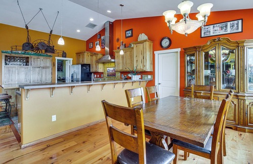 Thurston Casa | 10 Mi to Eugene: Countryside Home w/Mtn Views!