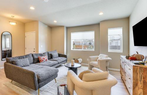Colorado Springs Casa | 10 Mi to Fort Carson Newly Built Townhome!