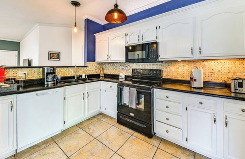 Lexington Casa | 10 Mi to Keeneland: Family Home w/ Deck & Yard