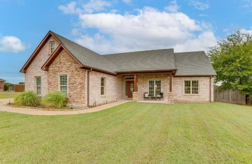 Wills Point Casa | 10 Mi to Lake Tawakoni Family Wills Point Getaway