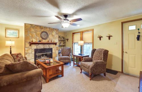 Albrightsville Casa | 10 Mi to Pocono Raceway Cozy Albrightsville Home!