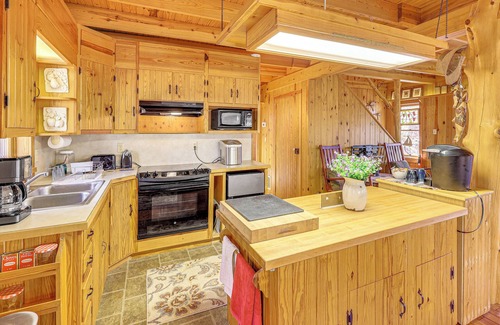 Tuskahoma Cabaña | 10 Mi to Sardis Lake: Home w/ Grill in Tuskahoma