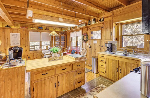 Tuskahoma Cabaña | 10 Mi to Sardis Lake: Home w/ Grill in Tuskahoma