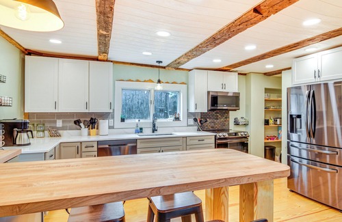 Rumford Point Casa | 10 Mi to Skiing: Historic Farmhouse in Maine!
