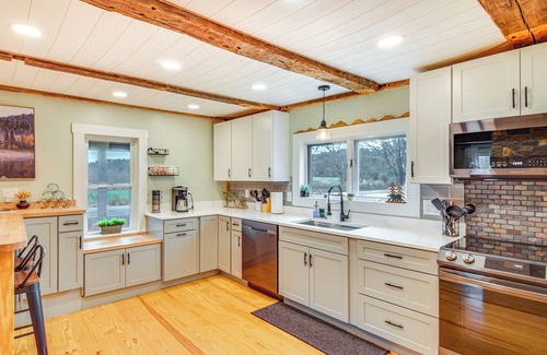 Rumford Point Casa | 10 Mi to Skiing: Historic Farmhouse in Maine!