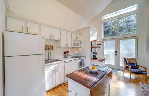 Newland Cabina | 10 Mi to Sugar Mountain: Cozy Newland Cabin!