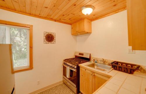 Cobb Apartamento | 10 Mi to Twin Pine Casino Peaceful Cabin Getaway