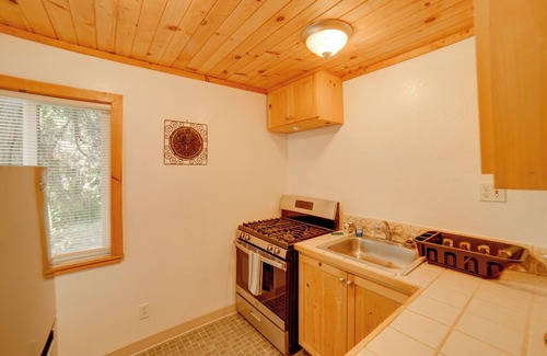 Cobb Apartamento | 10 Mi to Twin Pine Casino: Peaceful Cabin Getaway