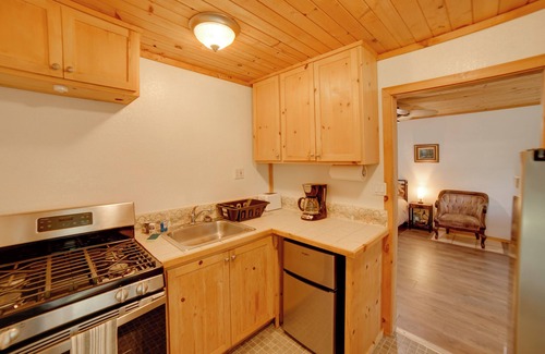 Cobb Apartamento | 10 Mi to Twin Pine Casino: Peaceful Cabin Getaway