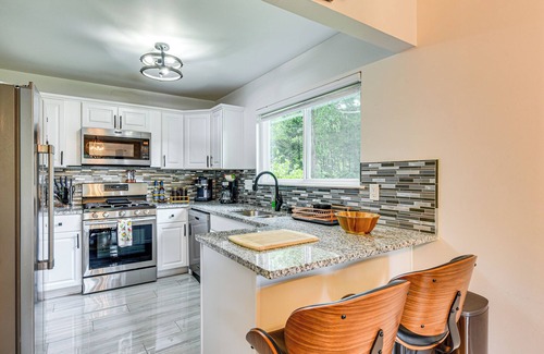 Wessex Square Casa | 10 Mi to Uptown Charlotte: Family Home w/ Backyard