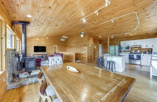 Balsam Casa | 10 Mi to Waynesville: Cabin w/ Hot Tub & Mtn Views