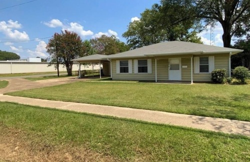 Vivian Casa | 10 Miles to Caddo Lake – 2BR/2BA Vivian Home Close to NCMC Hospital