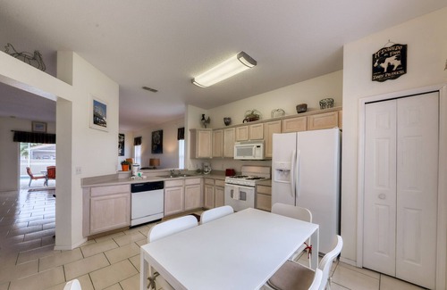Esprit Casa | 10 millas a Disney; Piscina privada, barrio tranquilo! Snowbirds bienvenidos!