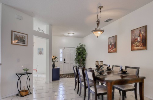 Esprit Casa | 10 millas a Disney; Piscina privada, barrio tranquilo! Snowbirds bienvenidos!