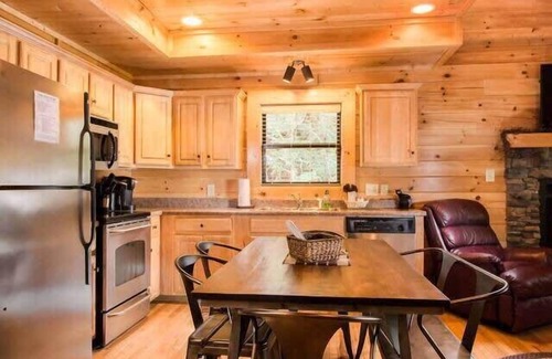Gatlinburg - Pigeon Forge Cabina | 10 Min 2 Pigeon Forge Pkwy/Gorgeous Cabin/Hot Tub