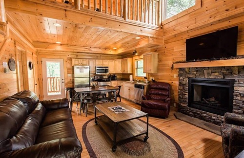 Gatlinburg - Pigeon Forge Cabina | 10 Min 2 Pigeon Forge Pkwy/Gorgeous Cabin/Hot Tub