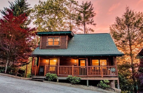 Gatlinburg - Pigeon Forge Cabina | 10 Min 2 Pigeon Forge Pkwy/Gorgeous Cabin/Hot Tub