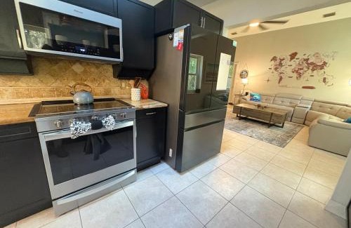 Palm Harbor Casa | 10 Min from Beach, Private Pool with Lanai Palm Coast Family Home