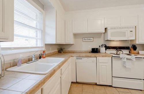Eau Claire Casa | 10 Min from Downtown Columbia - The Ronnie Runner