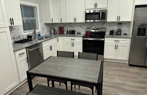 Cartersville Casa | 10 min. from Lake Point Sports. Charming 3-bedroom house in Cartersville.