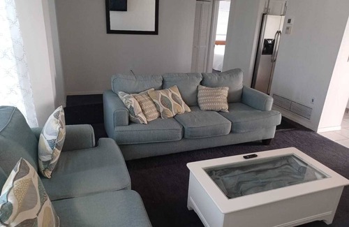 Englewood East Casa | 10 min. from the beach, pet-friendly, fenced yard.