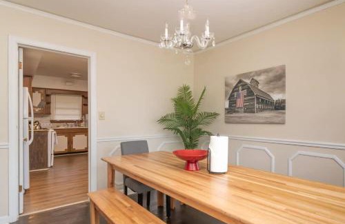 Columbus Casa | 10 Min to Downtown Close to Dining-Boxwood Beauty