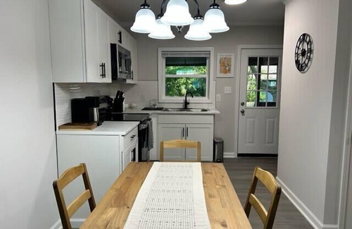 Southwest Raleigh Casa | Central Location - WiFi - Fenced Backyard