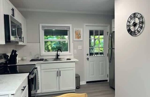 Southwest Raleigh Casa | Central Location - WiFi - Fenced Backyard
