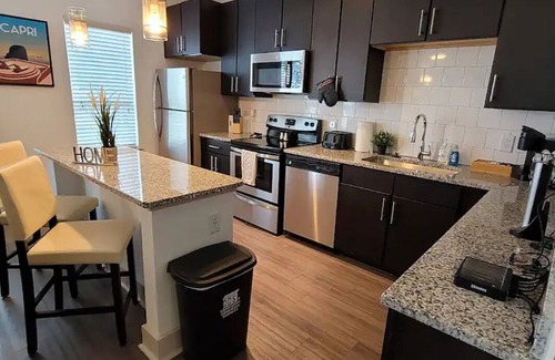 Westside Condominio | 10 min to Georgia Aquarium Mercedez Benz Stadium State Farm Arena Free Parking